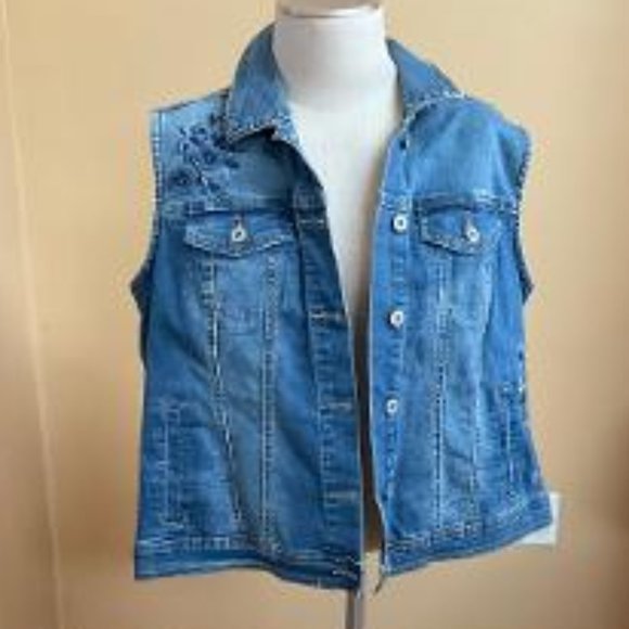 Mid-Wash Denim Vest With Embroidery Size 1X - Picture 1 of 3